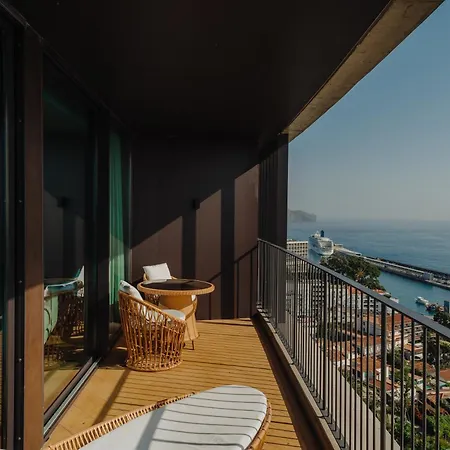 Hotel The Reserve - Within Savoy Palace - The Leading Of The World