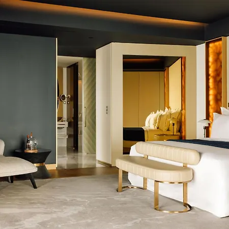 Hotel The Reserve - Within Savoy Palace - The Leading Of The World