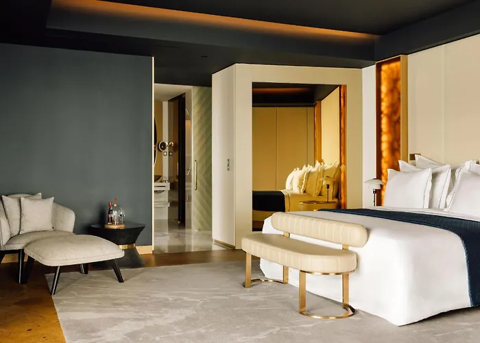 Hotel The Reserve - Within Savoy Palace - The Leading Of The World