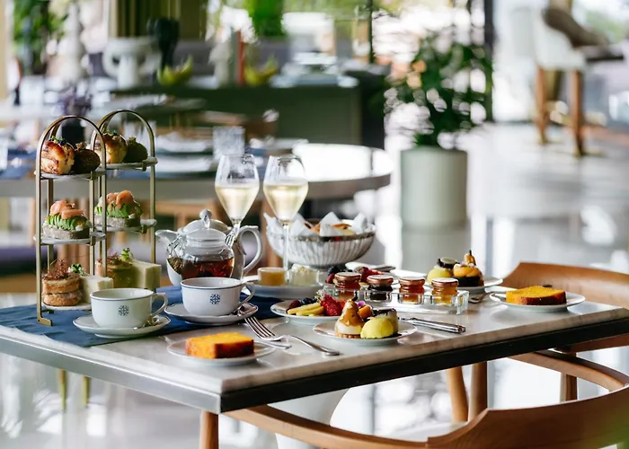 Hotel The Reserve - Within Savoy Palace - The Leading Of The World