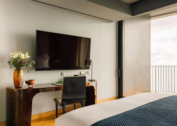 Hotel The Reserve - Within Savoy Palace - The Leading Of The World