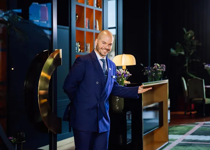 Hotel The Reserve - Within Savoy Palace - The Leading Of The World